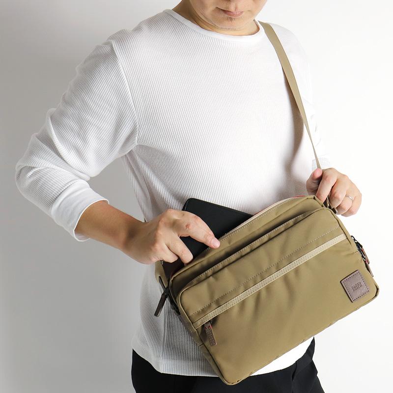 TAKEO KIKUCHI（タケオキクチ） True トゥルー ショルダーバッグ 斜め