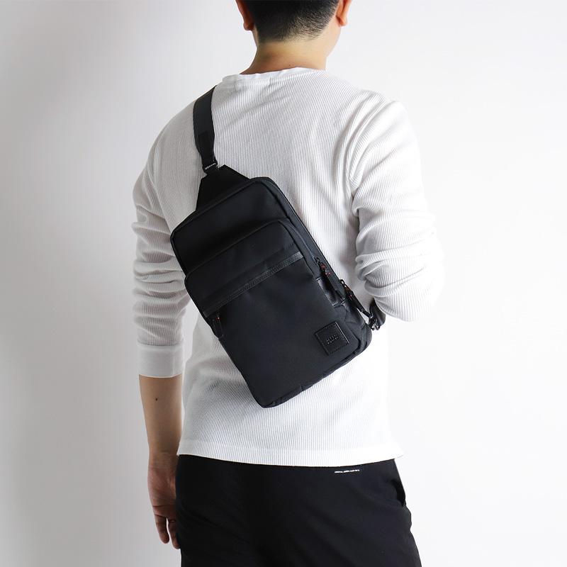 未使用タグ付】タケオキクチ ボディバッグ 本革斜め掛け ワン