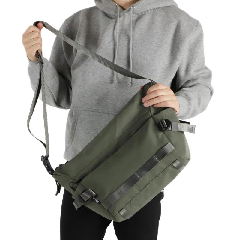 FILA（フィラ） ショルダーバッグ 斜め掛けバッグ 舟形ショルダー A4