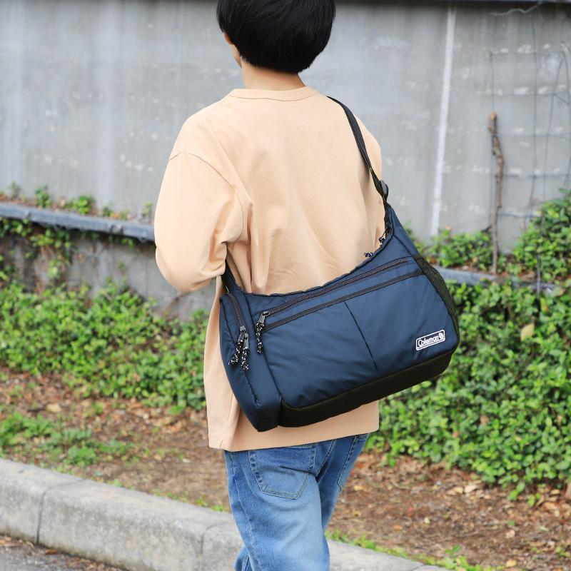 Coleman コールマン WALKER ウォーカー COOL SHOULDER MD クールショルダーMD ショルダーバッグ 8L A4 ボトルクーラー付 撥水 送料無料 :COOLSHOULDERMD-A:かばん専門shopウォーターモード - 通販 - Yahoo!ショッピング Coleman コールマン WALKER ウォーカー COOL SHOULDER MD クールショルダーMD ショルダーバッグ 8L A4 ボトルクーラー付 撥水 送料無料 :COOLSHOULDERMD-A:かばん専門shopウォーターモード - 通販 - Yahoo!ショッピング