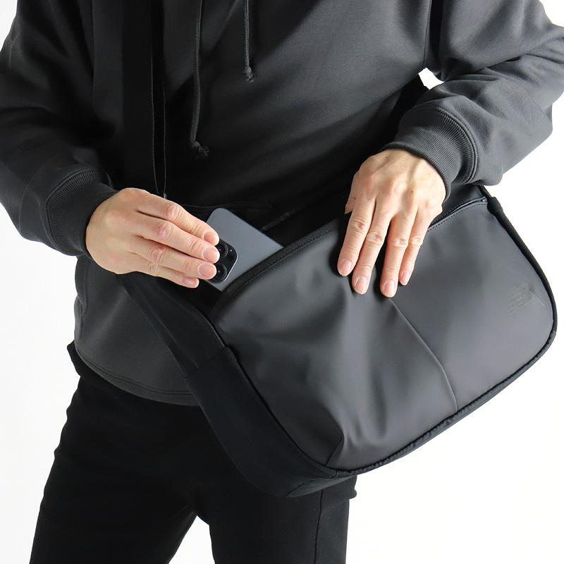 New Balance（ニューバランス） ショルダーバッグ 斜め掛けバッグ A4