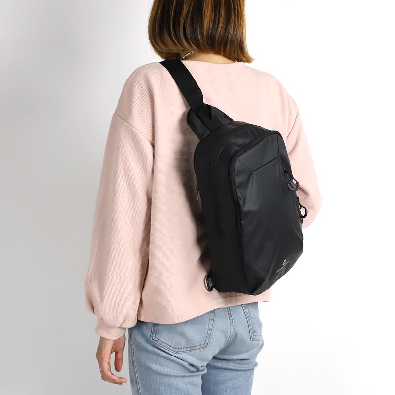 MICHAEL LINNELL（マイケルリンネル） A.R.M.S アームズ ボディバッグ