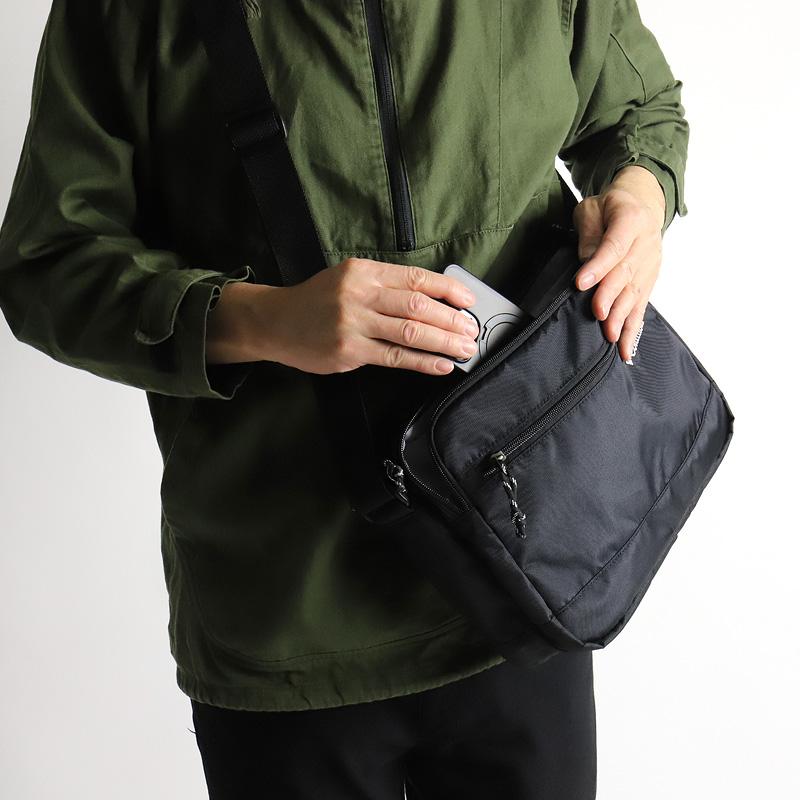 ブラックショルダーバッグ Columbia（コロンビア） ショルダーバッグ 斜め掛けバッグ ショルダー