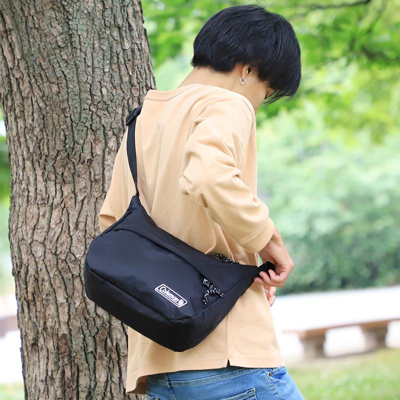 Coleman コールマン Walker ウォーカー Walker Banana Shoulder ウォーカーバナナショルダー ショルダーバッグ 7l B5 撥水 Walkerbananashoulder Walkerbananashould かばん専門shopウォーターモード 通販 Yahoo ショッピング