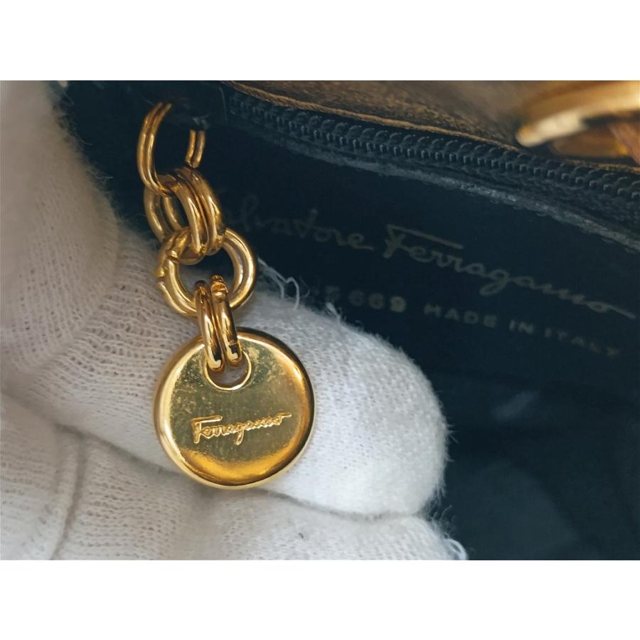 サルヴァトーレフェラガモ Salvatore Ferragamo 巾着バッグ ゴールド