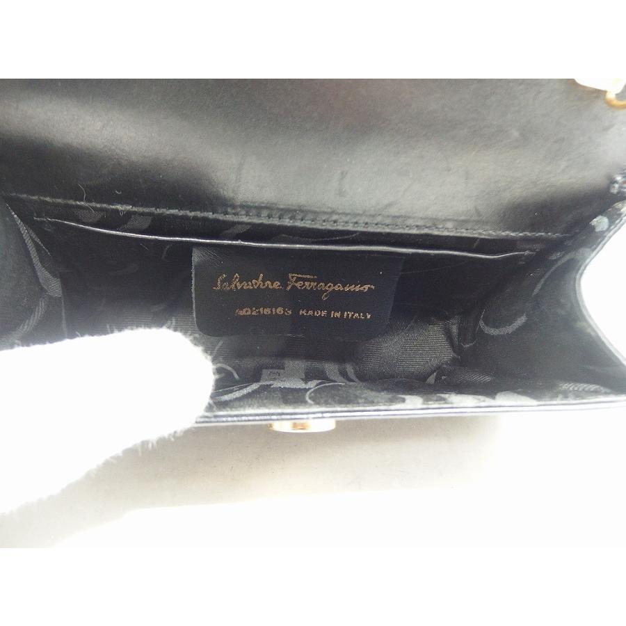 サルヴァトーレフェラガモ Salvatore Ferragamo チェーンショルダー