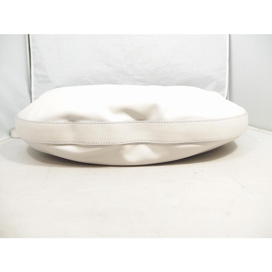 イアクッチ IACUCCI ワンショルダーバッグ 白（オフホワイト