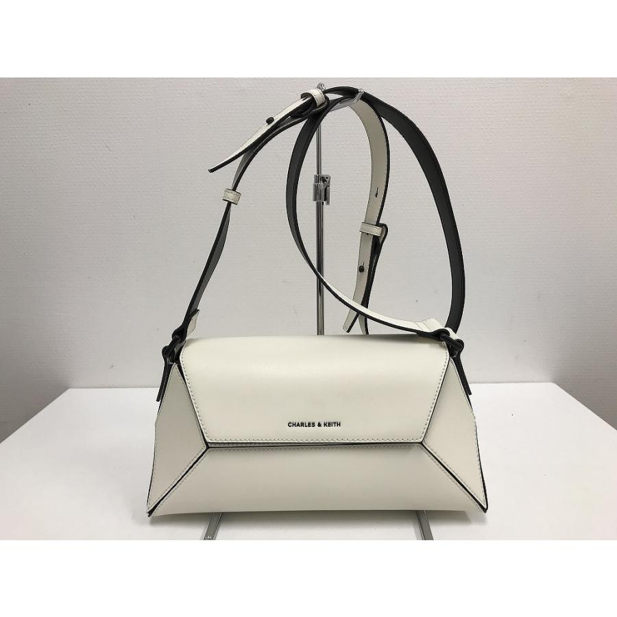 チャールズアンドキース CHARLES&KEITH 美品 とことん魅せる！オトナ