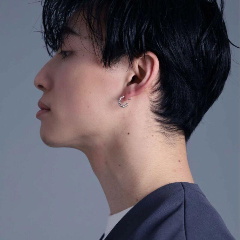 LION HEART（ライオンハート） ツイスト G型 フープピアス サージカル