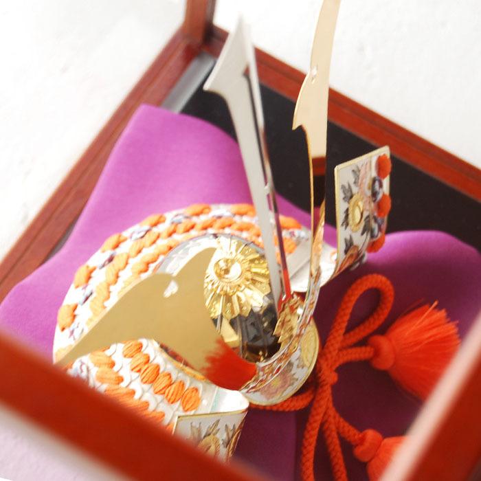 純銀 兜 (剣付) 銀細工 関工芸 武比古 ケース飾り 兜飾り 兜　龍　辰 純銀 兜 3号(剣付) 五月人形 銀細工 関工芸 武比古 コンパクト