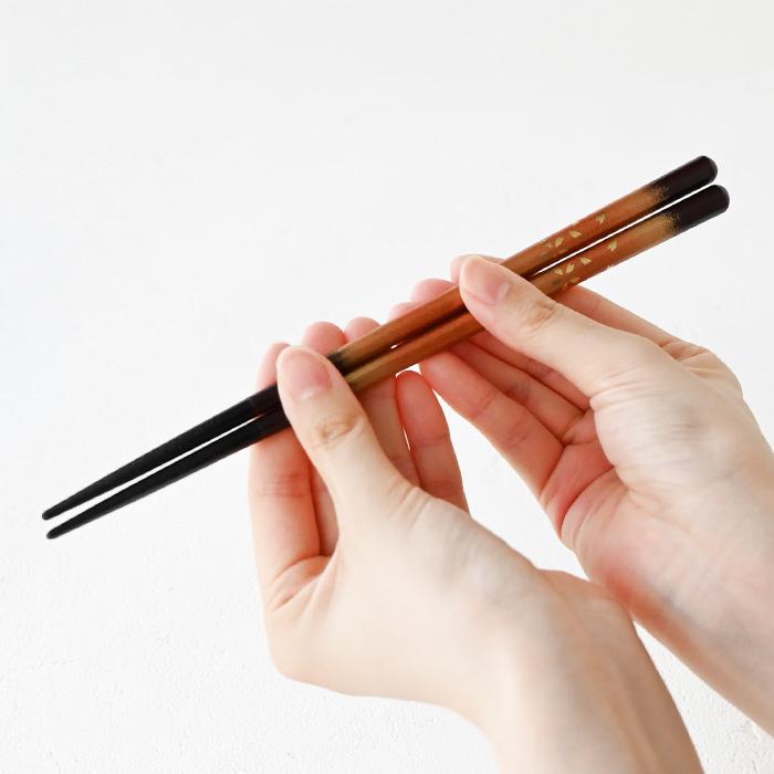 箸蔵まつかん 若狭塗 夫婦箸 さくらさく 桜風ペア 落雁箸置付 S 箸蔵まつかん 若狭塗 夫婦箸 さくらさく 桜風ペア 落雁箸置付 S