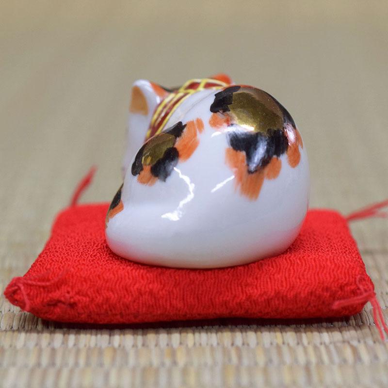 九谷焼 招き猫 置物 風水 ちび眠り猫 金三毛ちゃん : 和座倶楽部 九谷焼 招き猫 置物 風水 ちび眠り猫 金三毛ちゃん : 和座倶楽部