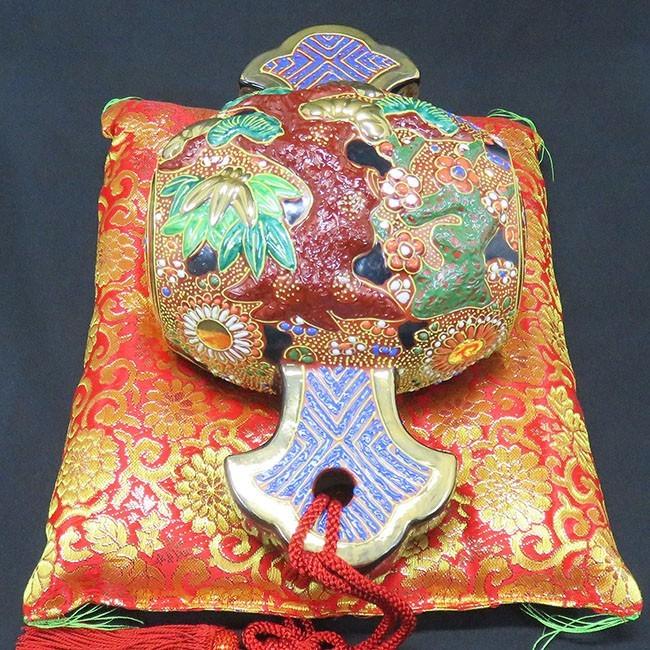九谷焼 金婚式お祝い 9号 打ち出の小槌 松竹梅(錦座布団付) : 和座