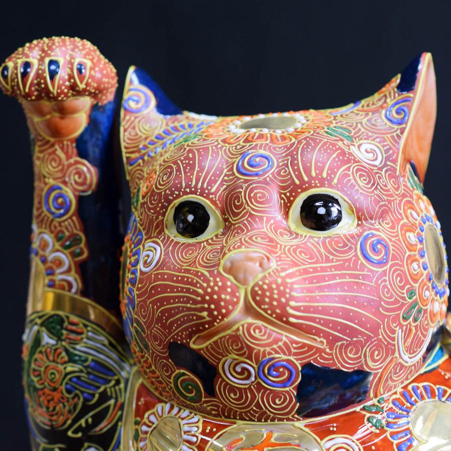 九谷焼 招き猫 5.5号 黒盛花と蝶 高級シルク座布団＆箱付き 九谷焼 招き猫 5.5号 黒盛花と蝶 高級シルク座布団＆箱付き 九谷焼の