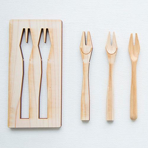 ヒトテマキット　デザートフォーク　2本　けずってみがいて自分でつくる木製食器工作キット　Wooden fork craft kit｜wazakkawakei｜02