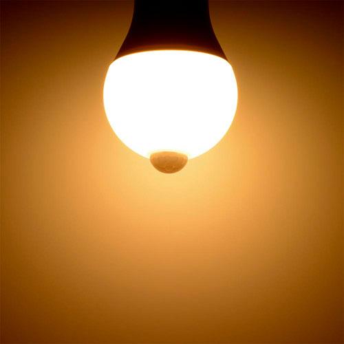 (未使用･未開封品)オーム電機 LED電球(40形相当/590lm/電球色/E26/人感・明暗センサー付) LDA5L-H R21 LED電球 E26 40形相当 人感センサー付 電球色｜LDA5L-H R21 06-3591