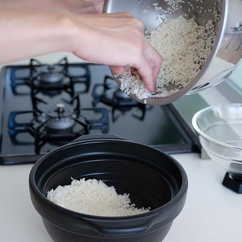HARIO ハリオ フタがガラスのご飯釜2~3合 GNR-200-B-W 萬古焼 HARIO ハリオ フタがガラスのご飯釜2~3合 GNR-200-B-W 萬古焼