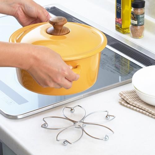 ヨシカワ 桜の鍋敷き 1305629 4979487919180 Webby Shop 通販 Yahoo ショッピング