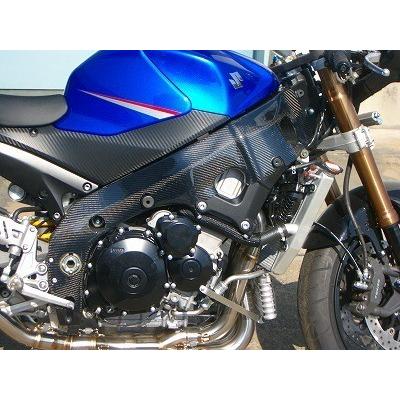 CLEVER WOLF CLEVER WOLF:クレバーウルフ フレームカバー タイプ：綾織りカーボン GSX-R1000 SUZUKI スズキ｜webike02｜02