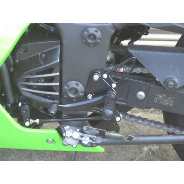 K＆T - K\u0026T ケイアンドティー バックステップキット 色つや：しろがね色アルマイト NINJA250R ［ニンジャ］ KAWASAKI カワサキ うしろ側足どり 足どり 足回転運動 バイク-ステップ、ペダル