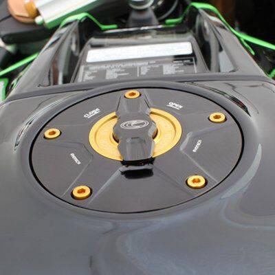 EVOTECH エボテック ラピッドタンクキャップ 中央部カラー：シルバー / ボルトカラー：ゴールド KAWASAKI カワサキ ガソリンタンクキャップ タンク関連 外装 | ブランド登録なし