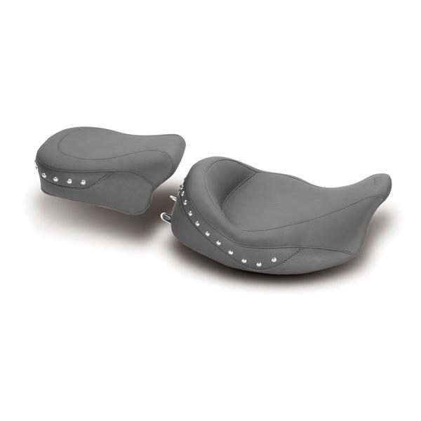 MUSTANG マスタング スタッドスーパーソロシート クロームスタッド (Studded Super Solo Seat，Chrome Studs)【SEAT S. SOLO CHRM STUD】 シート シート関連