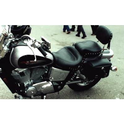 MUSTANG マスタング ツーリングワイドワンピーススタッドシート  (Wide Touring One-Piece Studded Seat)W-STUD TOUR SEAT VT1100｜webike02｜02