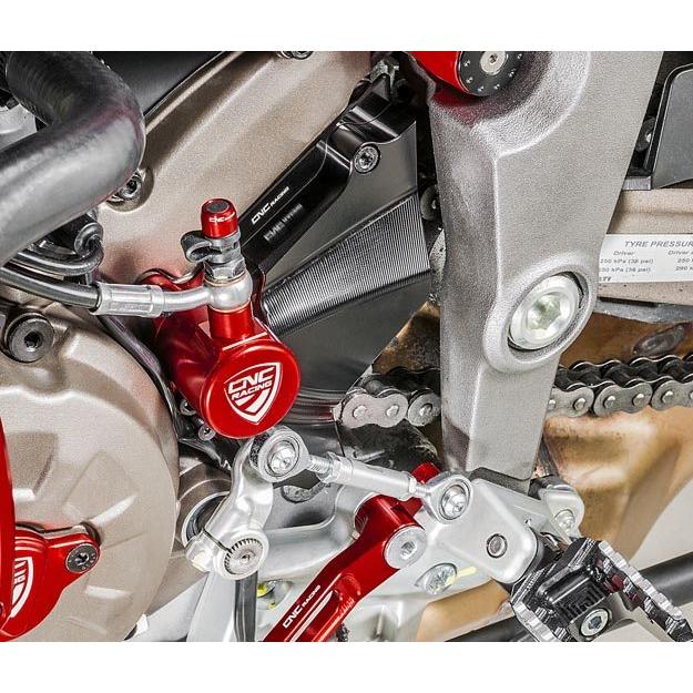 CNC Racing シーエヌシーレーシング フロントスプロケットカバー カラー：ゴールド Multistrada 1200 Enduro 1200S Pikes Peak DUCATI ドゥカティ 外装_1