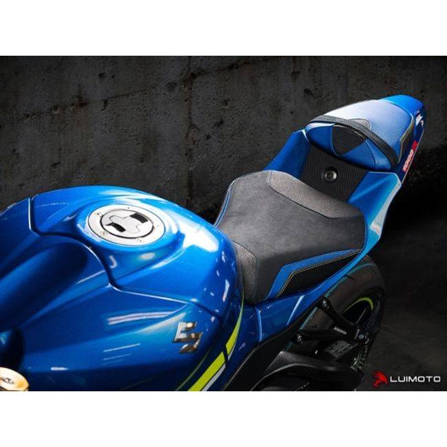 LUIMOTO ルイモト リアシートカバー カラー：エッジブラック／CFブラック／スウェードストラップ／ブルーステッチ GSX-R1000 SUZUKI スズキ シートカバー 外装_3