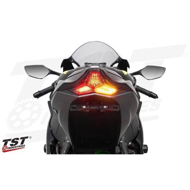 TST Kawasaki Ninja スモークテールランプ TST ティーエスティー プログラマブル／シーケンシャルLED一体型テール