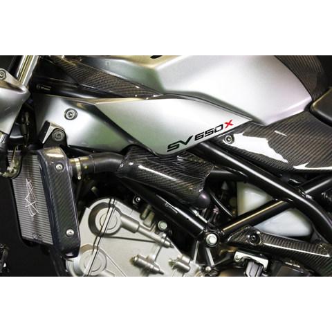 A-TECH エーテック ラジエターホースカバーSPL タイプ：カーボン / クリアー塗装：なし SV650 SV650X SUZUKI スズキ ラジエーター 冷却関連 エンジンの画像