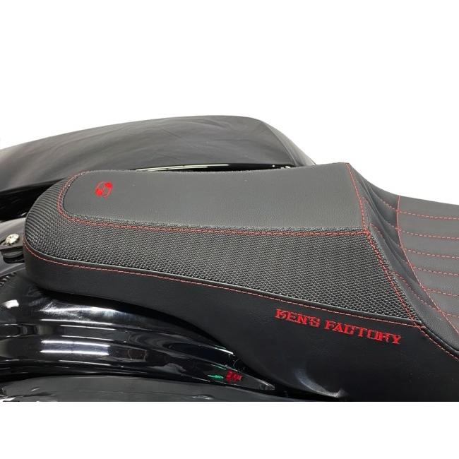 Ken’s factory ケンズファクトリー ［Next Level：ネクスト レベル］Two-Up seat：トゥ アップ シート ステッチカラー：レッド(レッドロゴ) ツーリング 外装_5