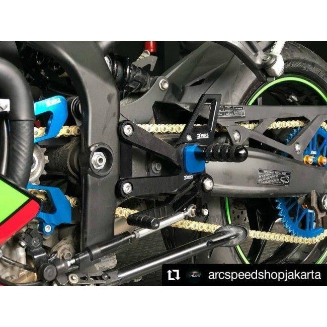 正規流通品 WR3 WR3:ダブルアールスリー ステップ Vシリーズ フットペグカバー：オレンジ ZX-25R KAWASAKI カワサキ