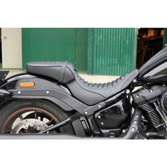 ハーレーダビッドソン　KandH バイクシート 黒 レザー ストライプデザイン ハーレーダビッドソン KandH バイクシート 黒 レザー ストライプ