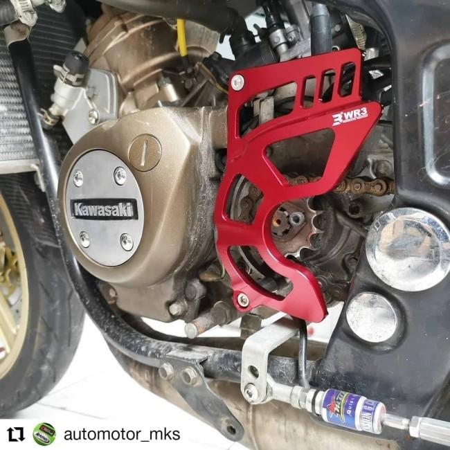 WR3 ダブルアールスリー V1スプロケットカバー カラー：シルバー Ninja150RR Ninja150R KAWASAKI カワサキ スプロケットカバー 外装_2