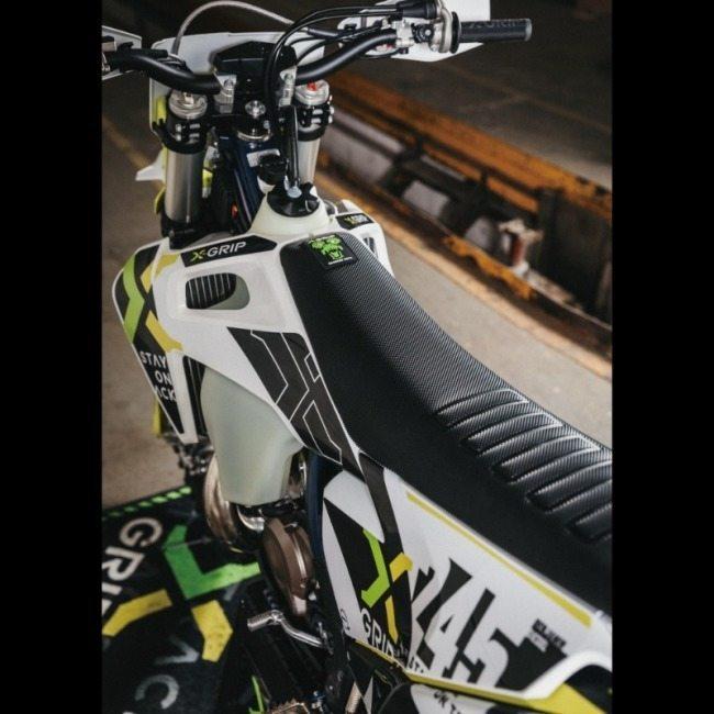 X-GRIP エックスグリップ BABOONS BUTT シートカバー カラー：ブラック TE FE HUSQVARNA ハスクバーナ シート関連 外装