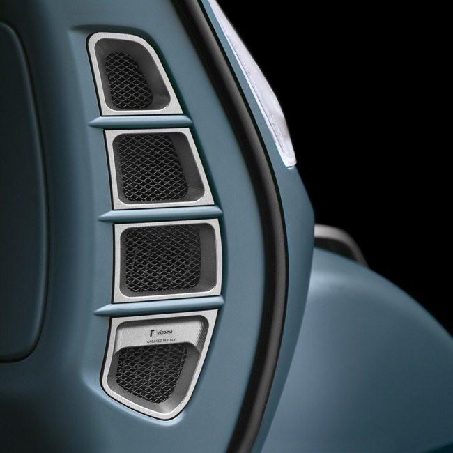 rizoma リゾマ GLOVE COMPARTMENT AIR INLET GRIDS カラー：ダークグレイ GTS Super Sei Giorni Vespa ベスパ その他スクーター外装 カウル関連 外装_1