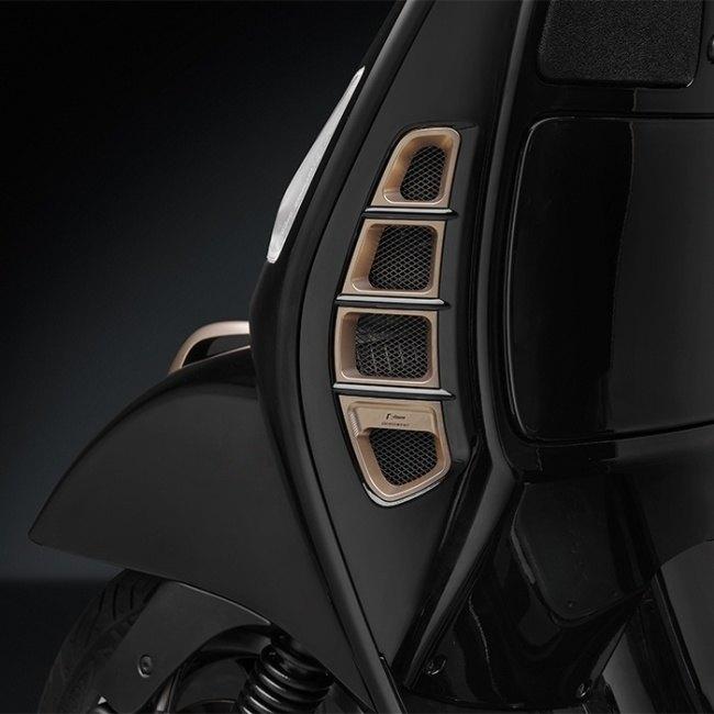 rizoma リゾマ GLOVE COMPARTMENT AIR INLET GRIDS カラー：ダークグレイ GTS Super Sei Giorni Vespa ベスパ その他スクーター外装 カウル関連 外装_3