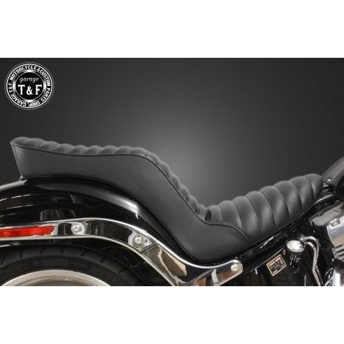 ガレージT&F ハーレー ダイナ ダブルシート(タックロール) 美品 507021 ガレージT＆F ダブルシート タックロール ダイナ(前期用