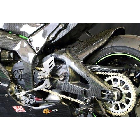 A-TECH エーテック スイングアームカバー 素材：KDC 開繊ドライカーボン / タイプ：左右セット Ninja ZX-10R KAWASAKI カワサキ 外装の画像