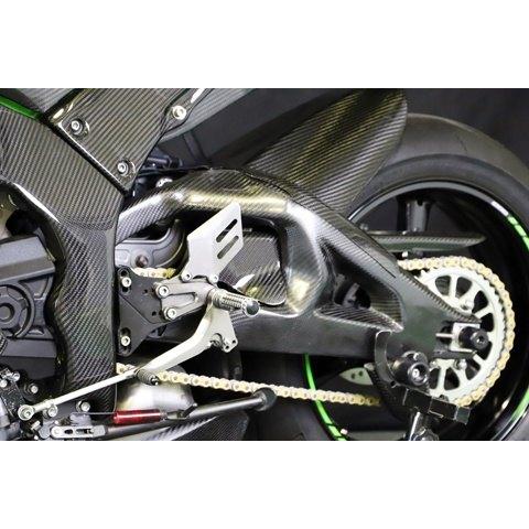 A-TECH エーテック スイングアームカバー 素材：KDC 開繊ドライカーボン / タイプ：左右セット Ninja ZX-10R KAWASAKI カワサキ 外装の画像