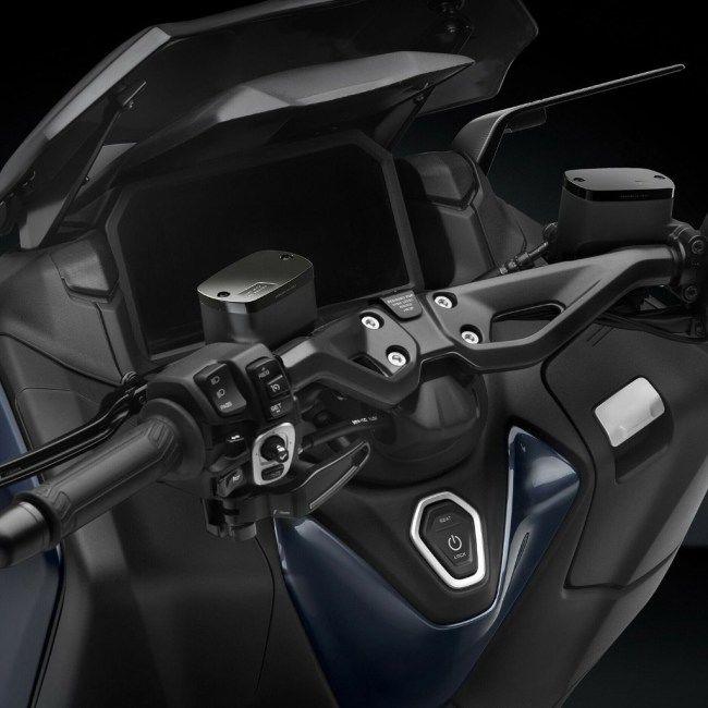 rizoma リゾマ Front／rear Brake Fluid Reservoir Caps カラー：アルミニウム T-Max 530 DX SX Sport Edition 560 25th Anniversary Tech Max YAMAHA ヤマハ_2