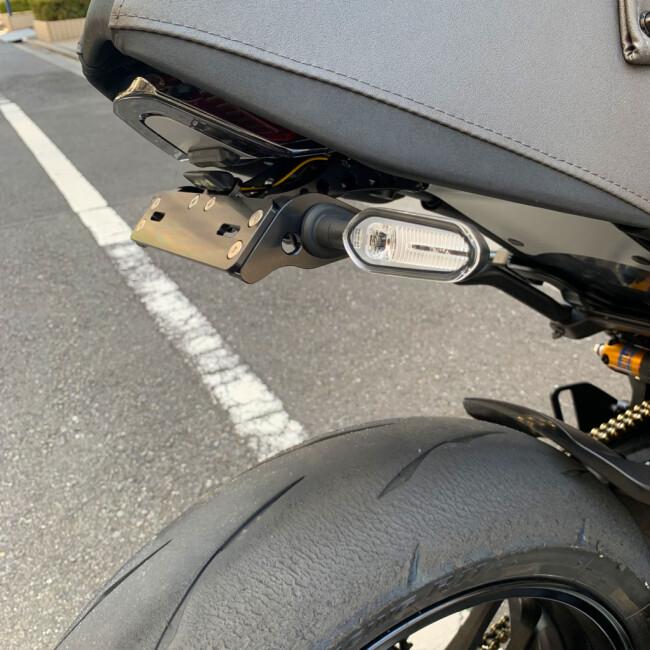 YMCK ヤマック CNCライセンスプレートホルダーV2 タイプ：ステンレスボルト仕様・純正ウィンカー対応 XSR900 GP YAMAHA ヤマハ ナンバープレートホルダー 外装 | ブランド登録なし | 06