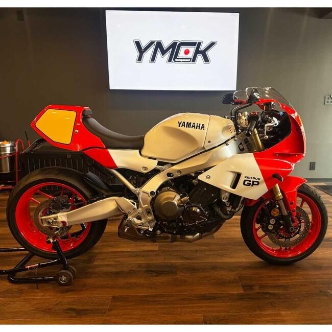 YMCK ヤマック CNCライセンスプレートホルダーV2 タイプ：ステンレスボルト仕様・純正ウィンカー対応 XSR900 GP YAMAHA ヤマハ ナンバープレートホルダー 外装 | ブランド登録なし | 08