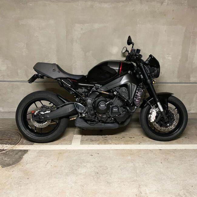 YMCK ヤマック CNCライセンスプレートホルダーV2 タイプ：ステンレスボルト仕様・純正ウィンカー対応 XSR900 GP YAMAHA ヤマハ ナンバープレートホルダー 外装 | ブランド登録なし | 09
