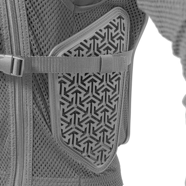 胸部用プロテクター SK-849 エニグマ　CE 2 規格　L サイズ 04-849 SK-849 エニグマ CE2 エアスルーアーマーベスト コミネ