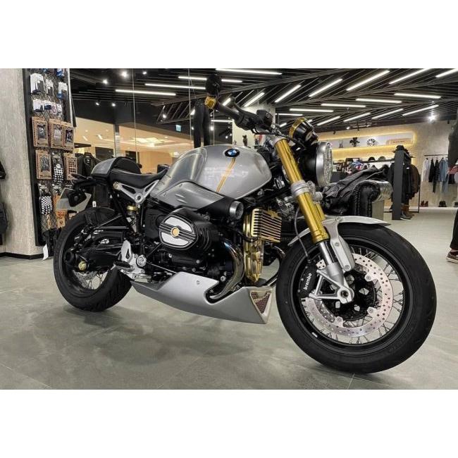 DK design ディーケーデザイン クラシックシリンダーヘッドカバー R nineT(14-20) カラー：シルバーゴールド BMW ブラック＋ホワイト nineT ヘッドカバー_5