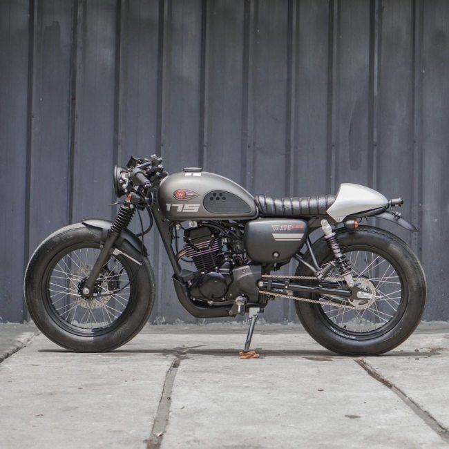 CustomKit カスタムキット Hornet Tail Cowl W175 カラー：Silver KAWASAKI カワサキ シングルシートカウル シート関連 外装の画像