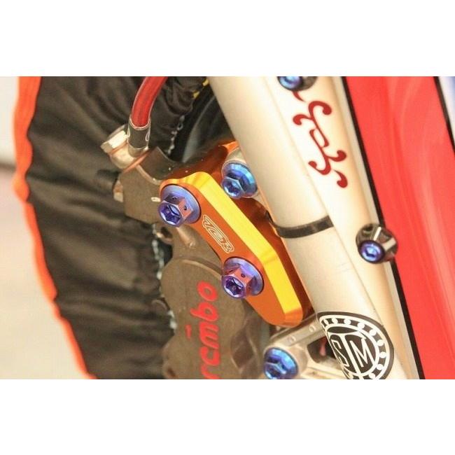 T2 Racing T2レーシング フロントキャリパーサポート 40mm カラー：レッド NSRmini NSR50 NSR80 NSF100 HONDA ホンダ キャリパーサポート・ブラケット ブレーキの画像