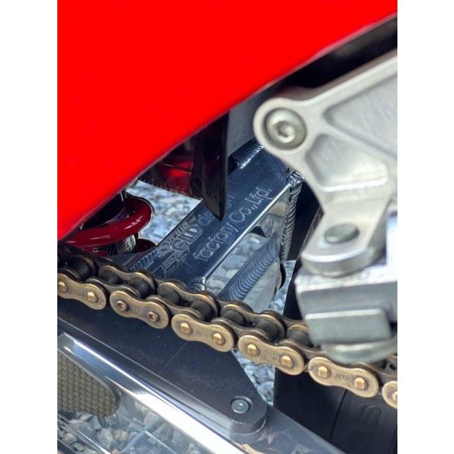 GILD design ギルドデザイン スイングアーム ZRX1100ホイール用 スタンドフック：取付ネジ径M10 / 表面処理：バフ仕上げ GPZ900R KAWASAKI カワサキ 足回り | GILD design | 01